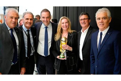 Pumpido, Ruggeri, Adorni, Karina Milei, Kempes y Tarantini en la Conmebol