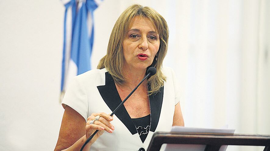 La procuradora Alejandra Gils Carbó fue presionada públicamente por Mauricio Macri para que deje el cargo.