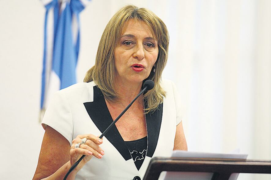 La procuradora Alejandra Gils Carbó fue presionada públicamente por Mauricio Macri para que deje el cargo.