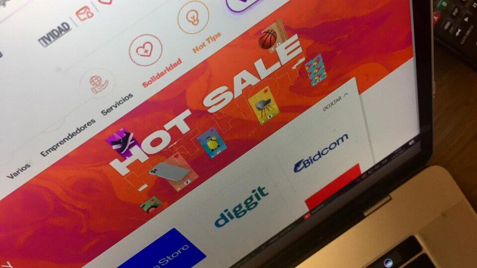 Se debe ingresar al sitio web de Hot Sale o visitar la tienda online de las marcas 