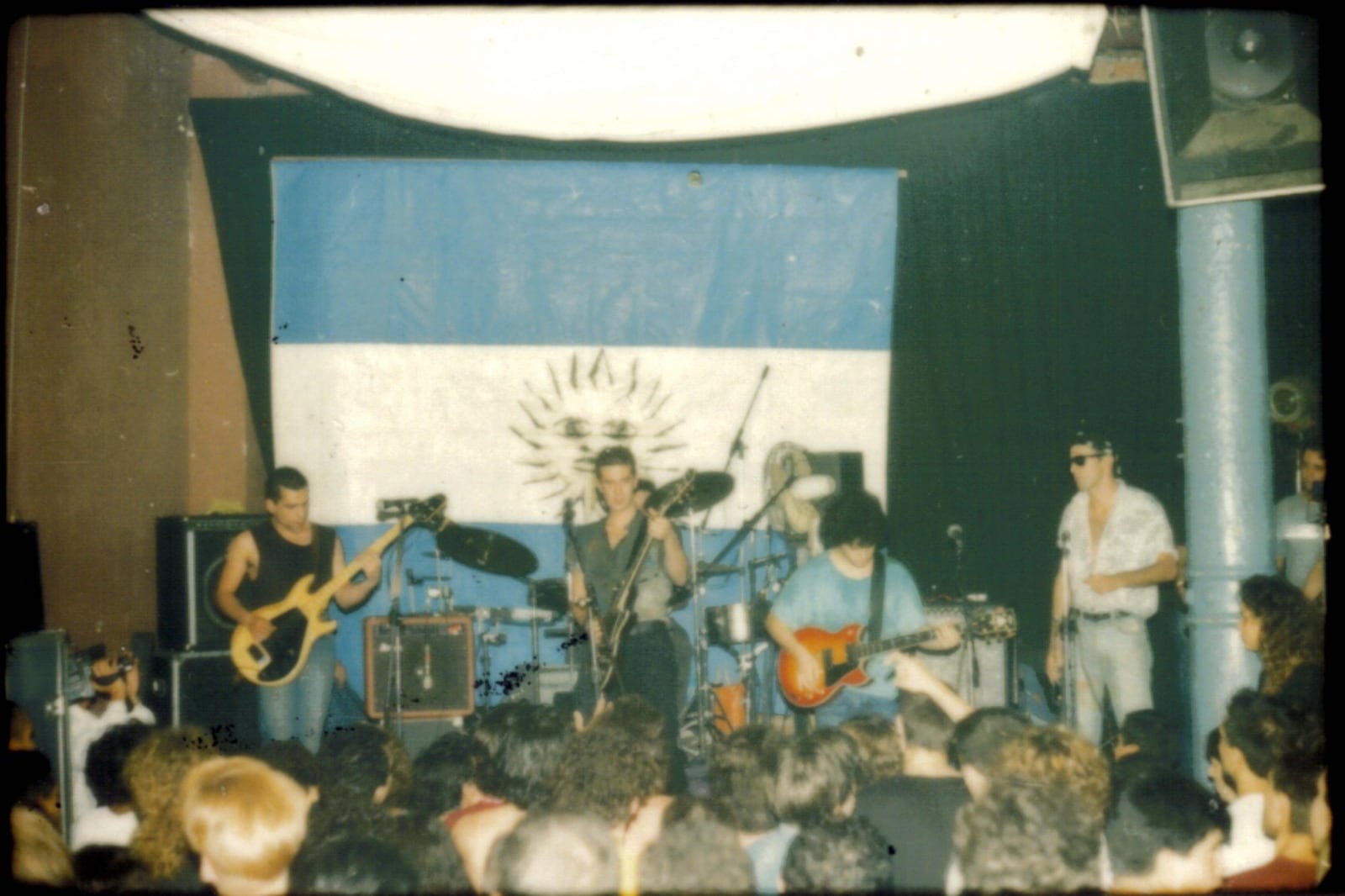 Don Cornelio presentando Patria o Muerte en Mediomundo, 1989.