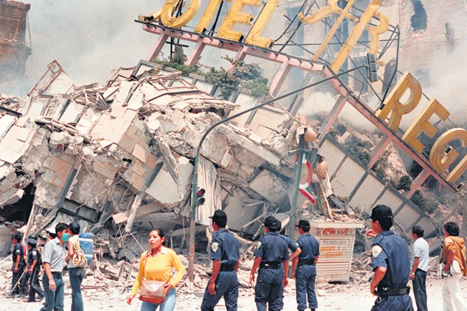 En el centro de la capital, más de 50.000 edificios colapsaron.