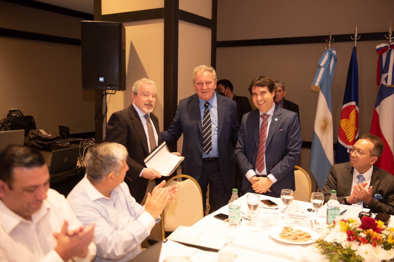 Director Ejecutivo de MACC, Carlos Rizzutti, vicegobernador de Catamarca, Rubén Dusso y el presidente global de Macc Rodolfo Caffaro Kramer.