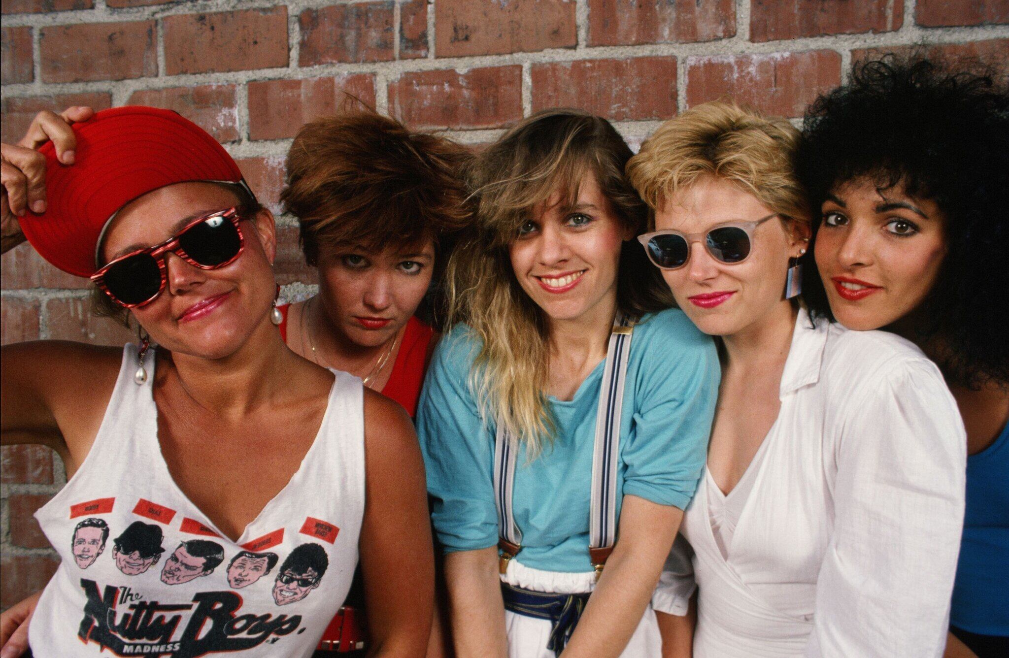 Belinda Carlisle, Kathy Valentine, Charlotte Caffey, Gina Schock y
Jane Wiedlin son The Go-Go's