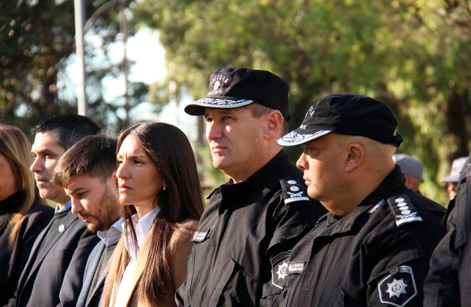 Daniel Acosta, en el centro, en su segunda designación como jefe.