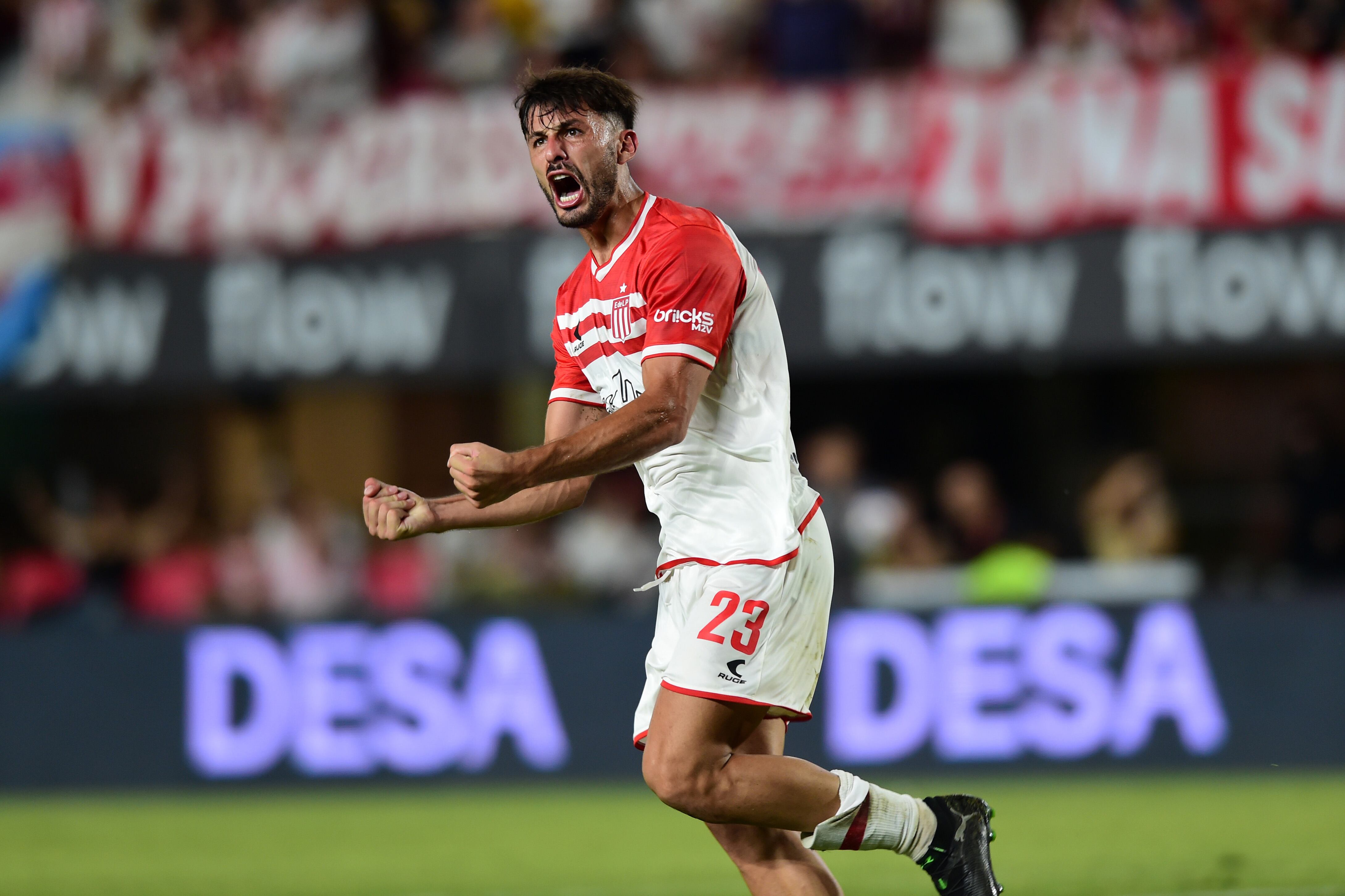 Luciano Giménez festeja su gol.