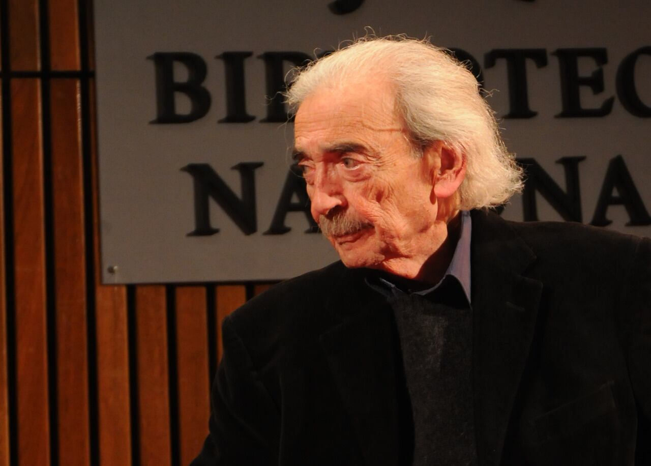 En 2014 muere en México el poeta Juan Gelman.