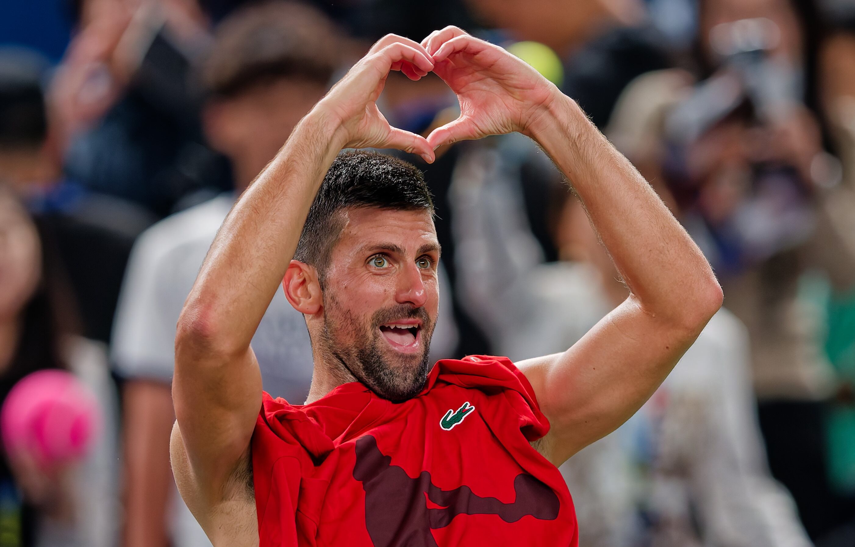 Djokovic, de 37 años, no se cree "favorito" contra Sinner, de 23.