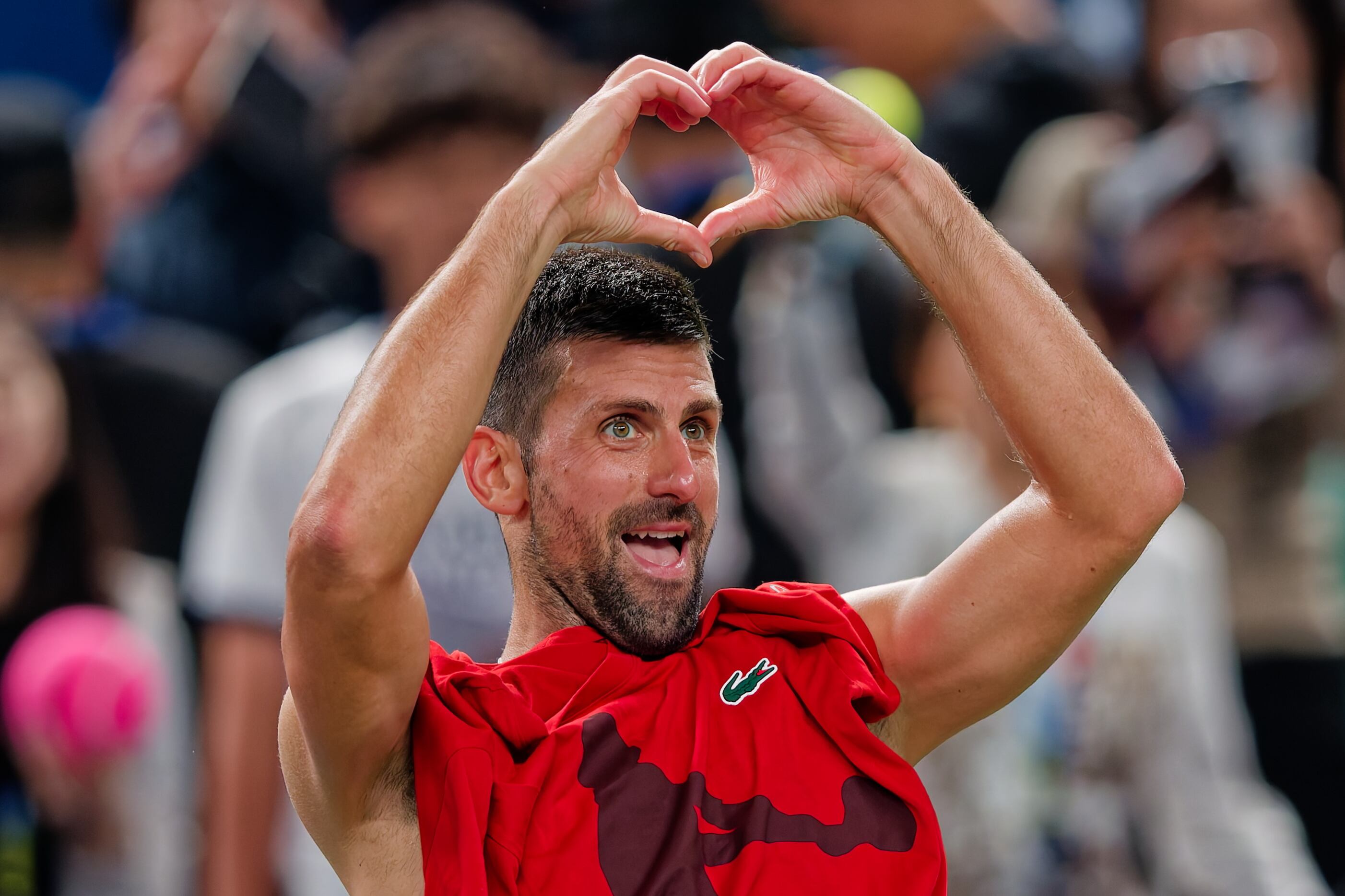 Djokovic, de 37 años, no se cree "favorito" contra Sinner, de 23.