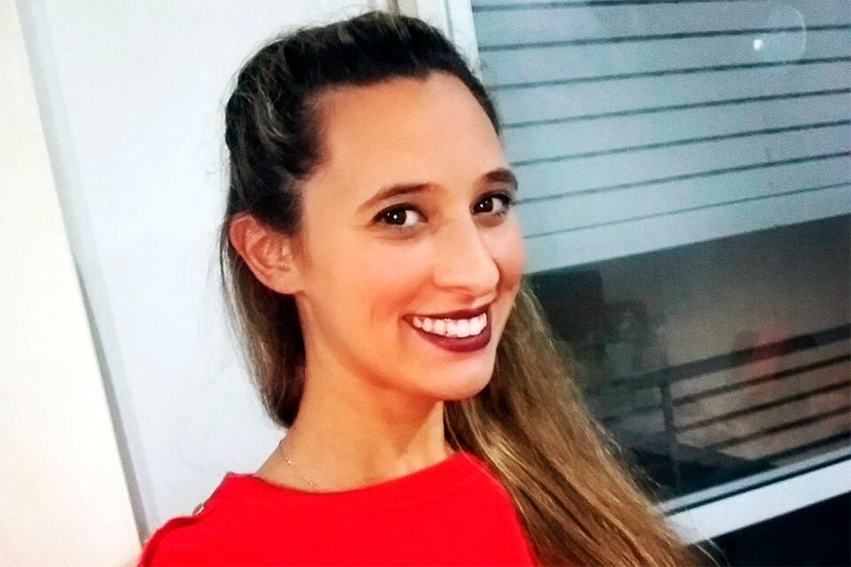 A Lucía le faltan tres materias para ser abogada. 