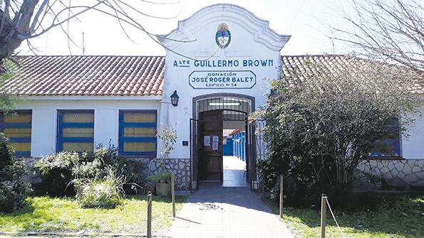 La escuela 140 Almirante Guillermo Brown, de Villa Luzuriaga, en La Matanza.