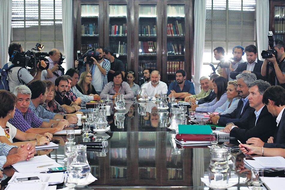 “Ni siquiera llevaron a la mesa la información básica para discutir. Fue una reunión humillante”, se quejaron los dirigentes gremiales.