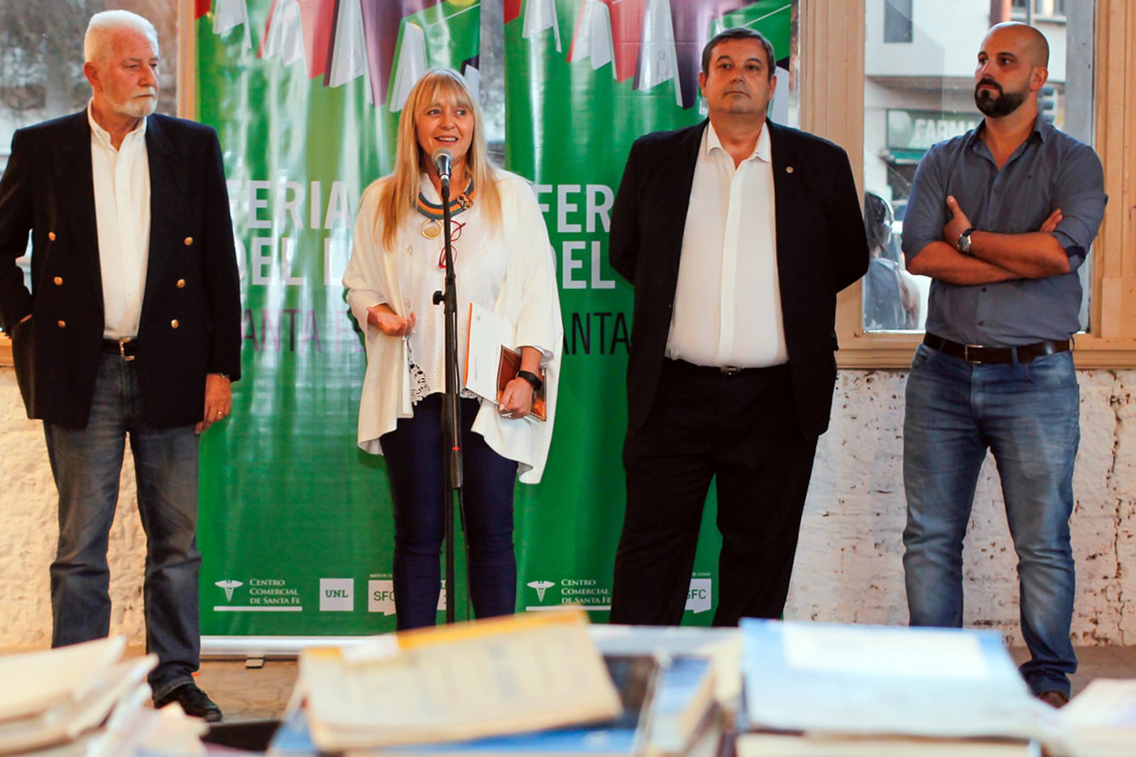 Funcionarios del municipio, la provincia, de la UNL y del Centro Comercial.