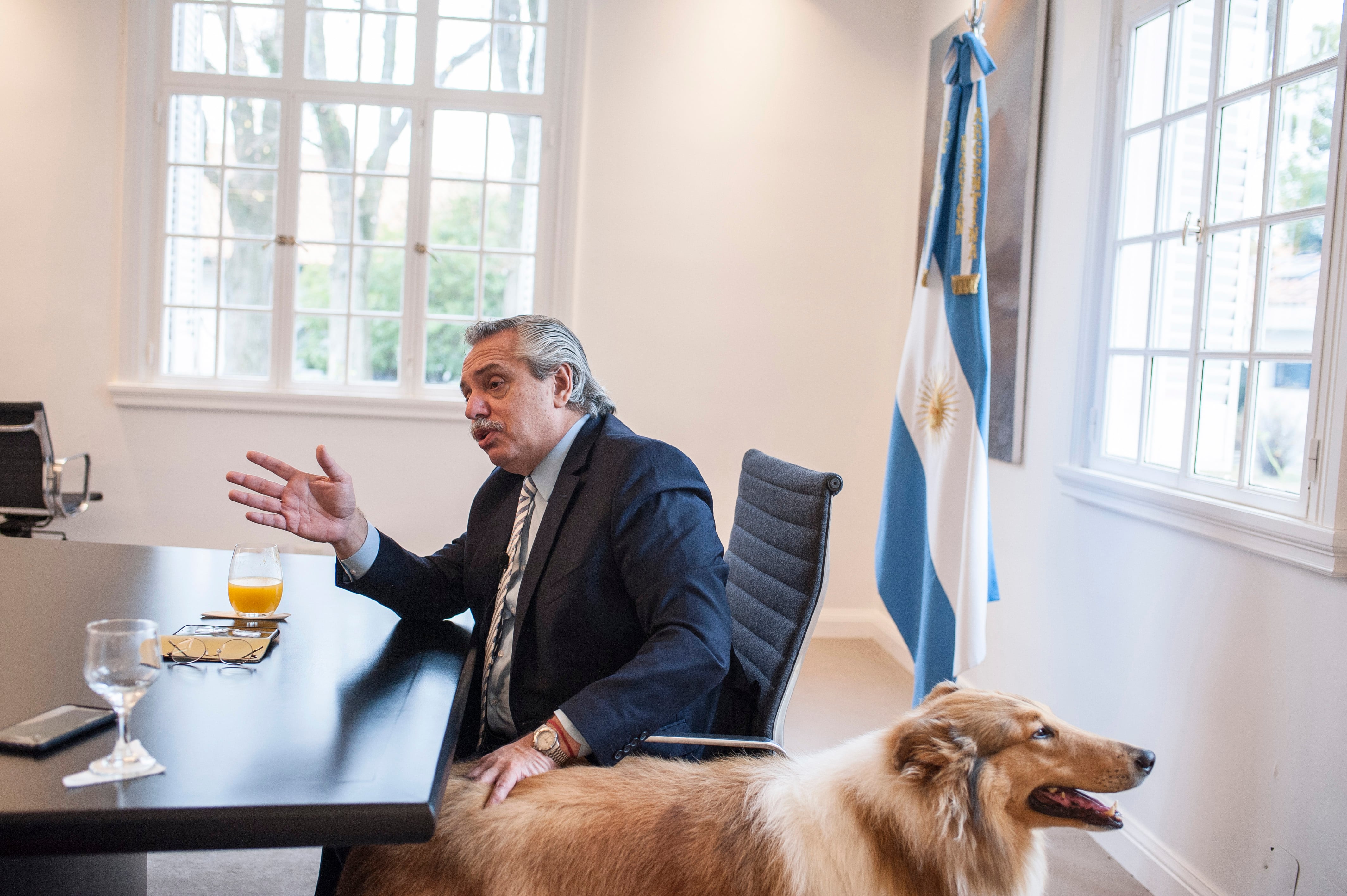 El Presidente está entre los mandatarios con mayor aprobación, de acuerdo con el relevamiento de Directorio Legislativo.