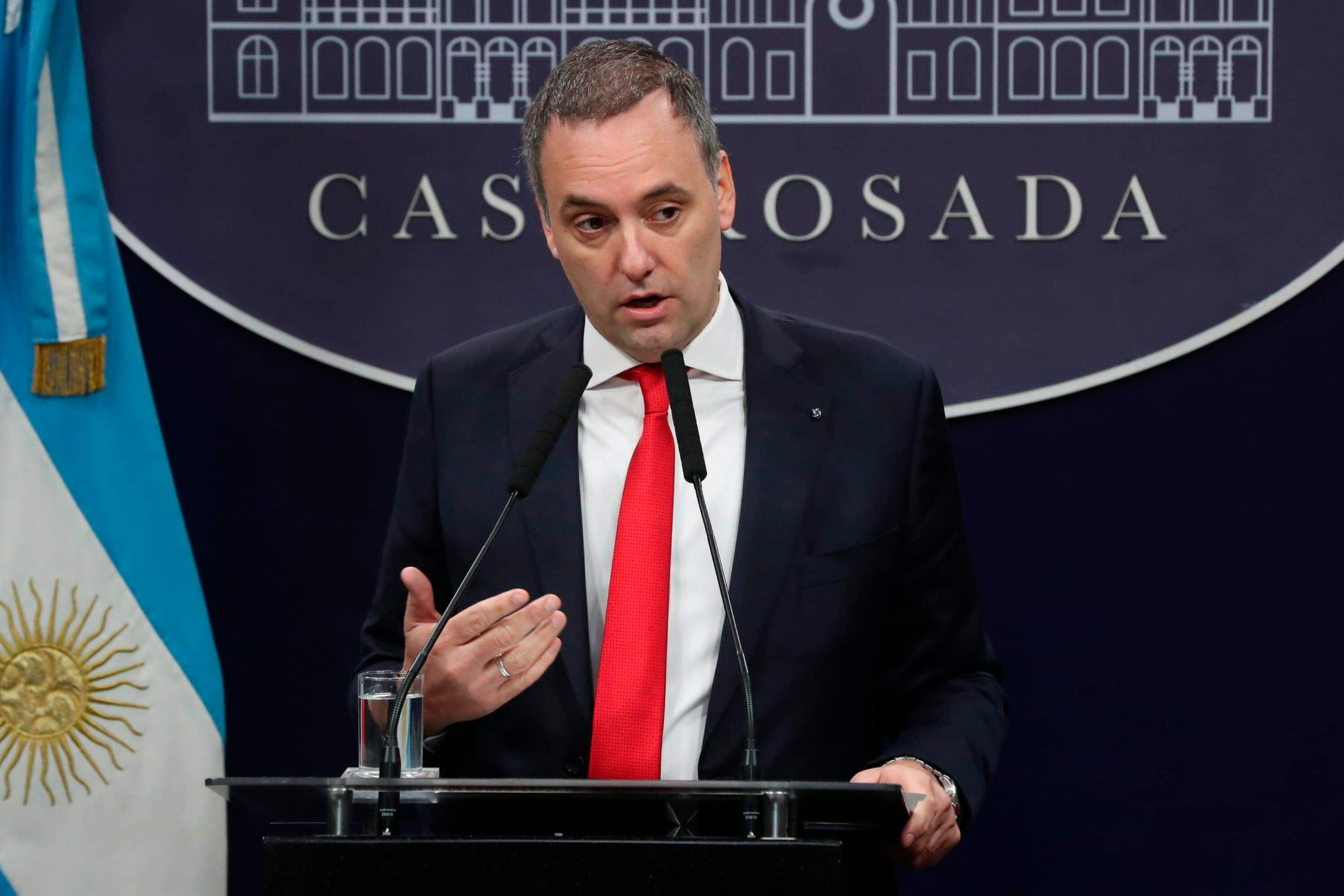 Mientras el vocero Manuel Adorni apela al cinismo estadístico, el desempleo trepa al 7,9% y ya hay 1,5 millones de desocupados en todo el país