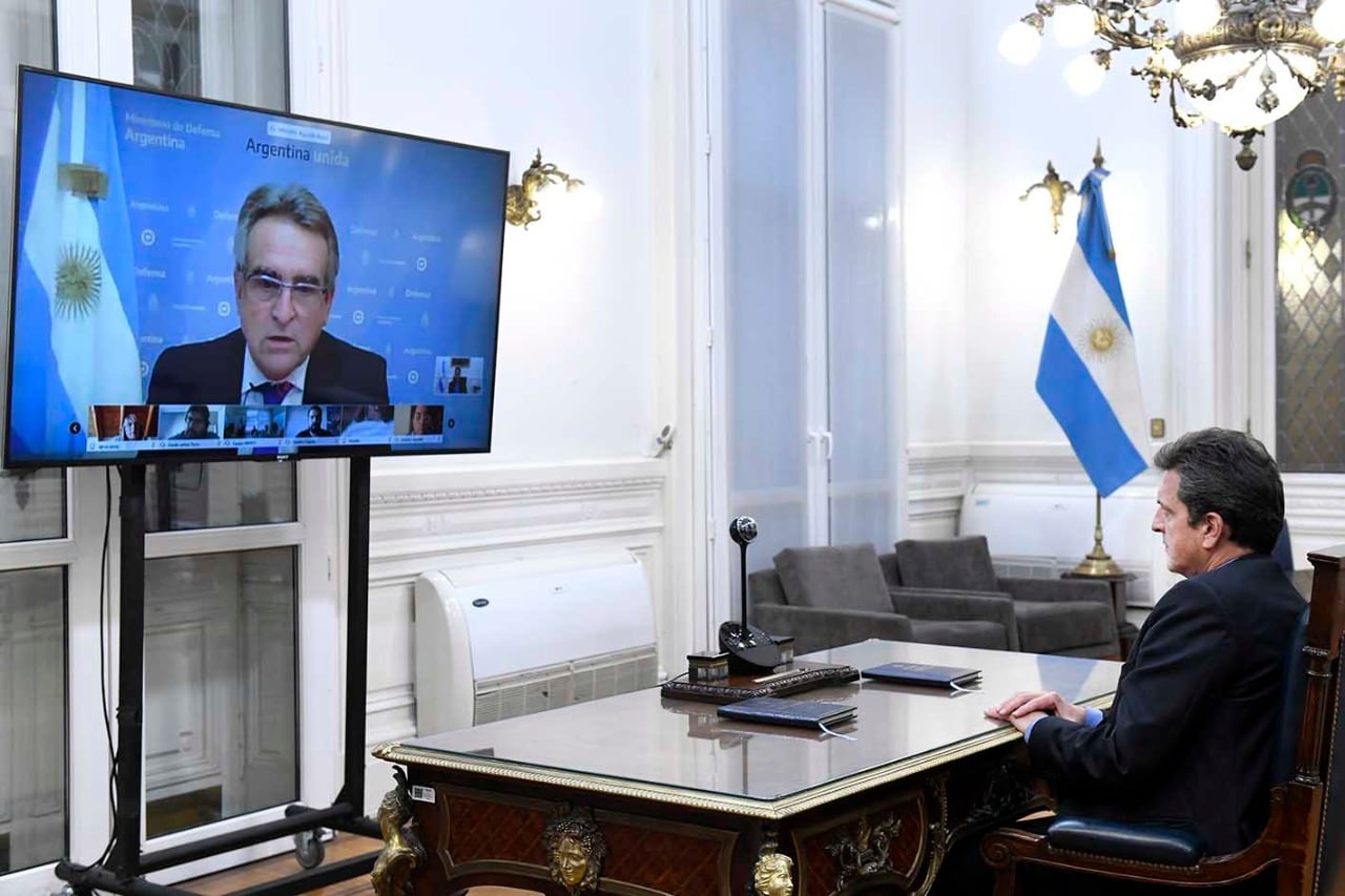 Massa encabezó la reunión virtual con la Comisión de Defensa