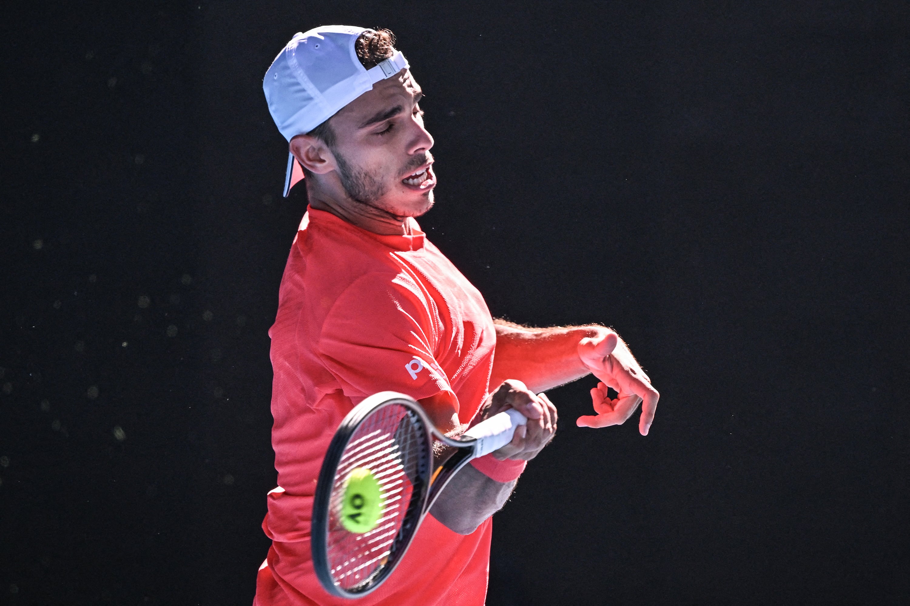 Cerúndolo sufrió molestias musculares a partir del tercer set