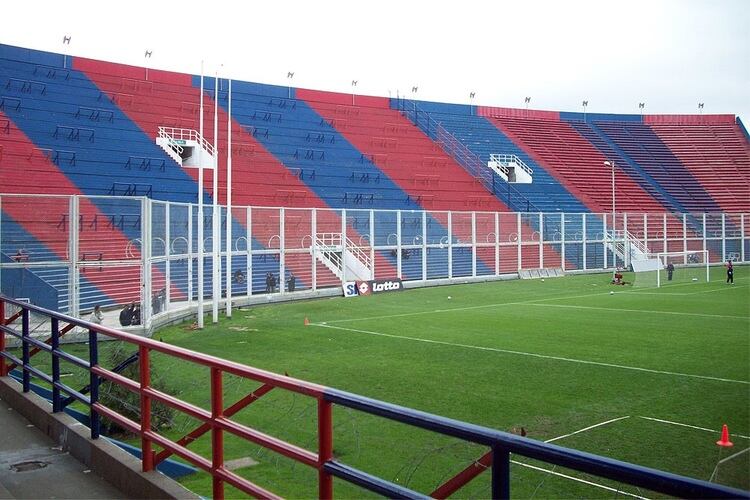El estadio de San Lorenzo está a pocos metros de la villa 1-11-14. 