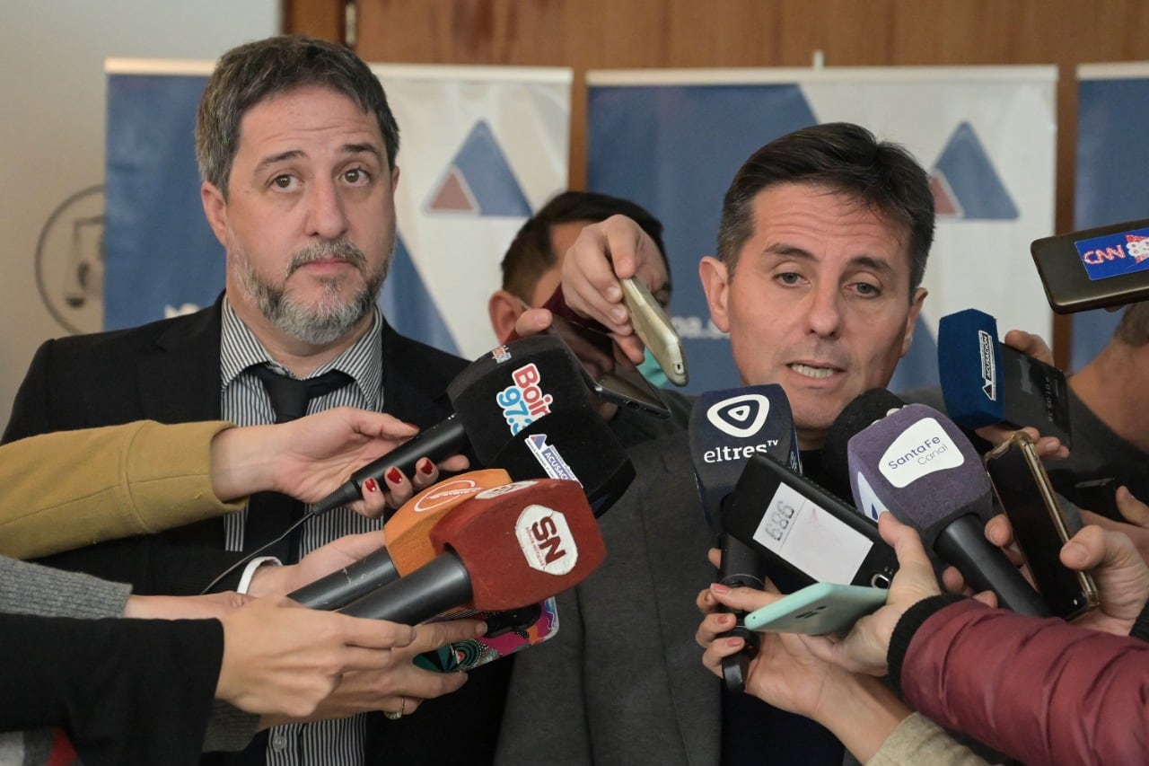 Los fiscales Luis Schiappa Pietra y Matías Edery, satisfechos con el fallo.