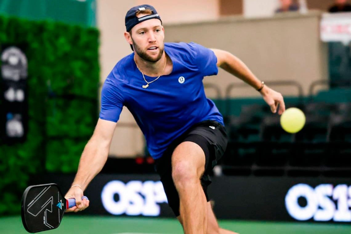 Jack Sock, uno de los primeros en agarrar la paleta de pickeball.