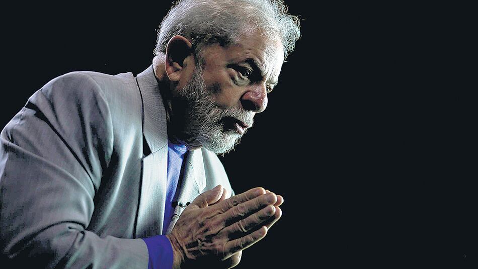 Lula ratificó ayer desde prisión que será candidato en las elecciones del próximo octubre.