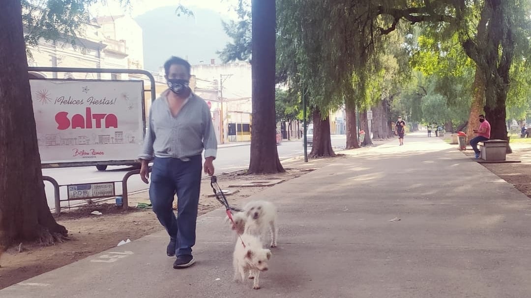 Así estaba ayer el parque San Martín sin los vendedores ambulantes