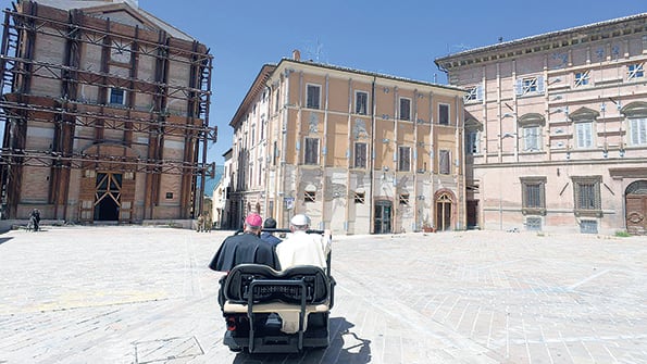 “Francisco se enfrenta con la parte más conservadora dentro de la Iglesia, pero también fuera de la Iglesia.”