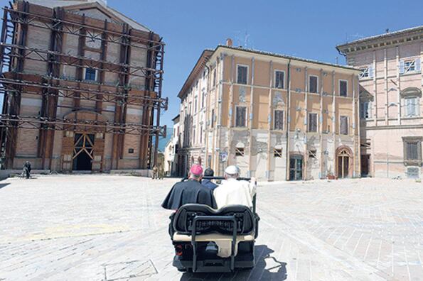 “Francisco se enfrenta con la parte más conservadora dentro de la Iglesia, pero también fuera de la Iglesia.”