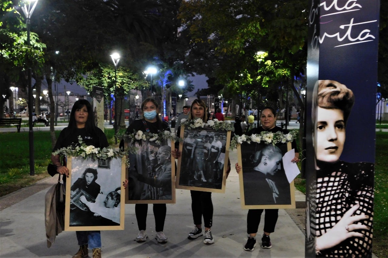 Exposición sobre la visita de Evita a Catamarca en plaza 25 de Agosto.