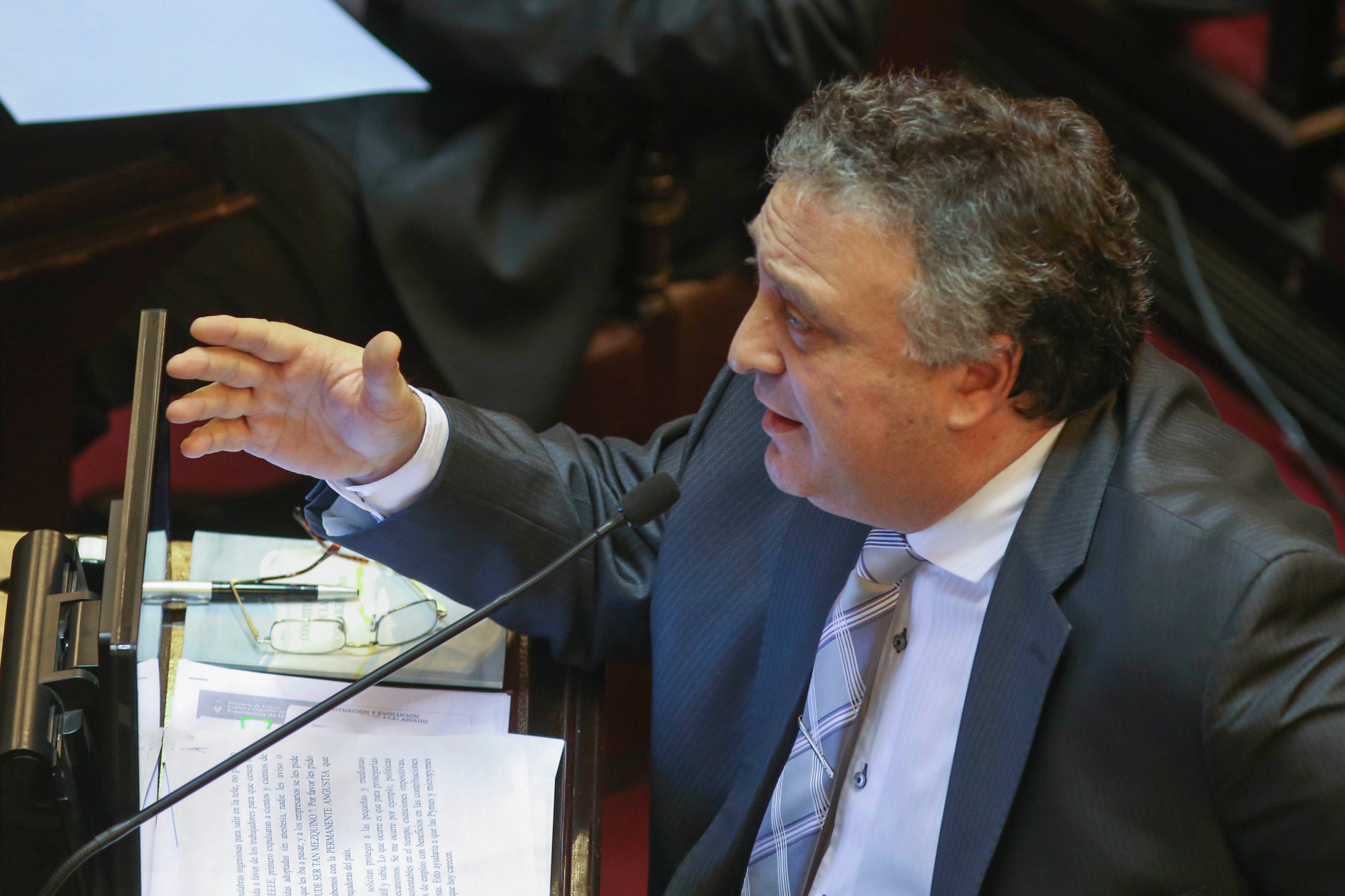 El senador Lovera preside la comisión de trabajo y previsión.