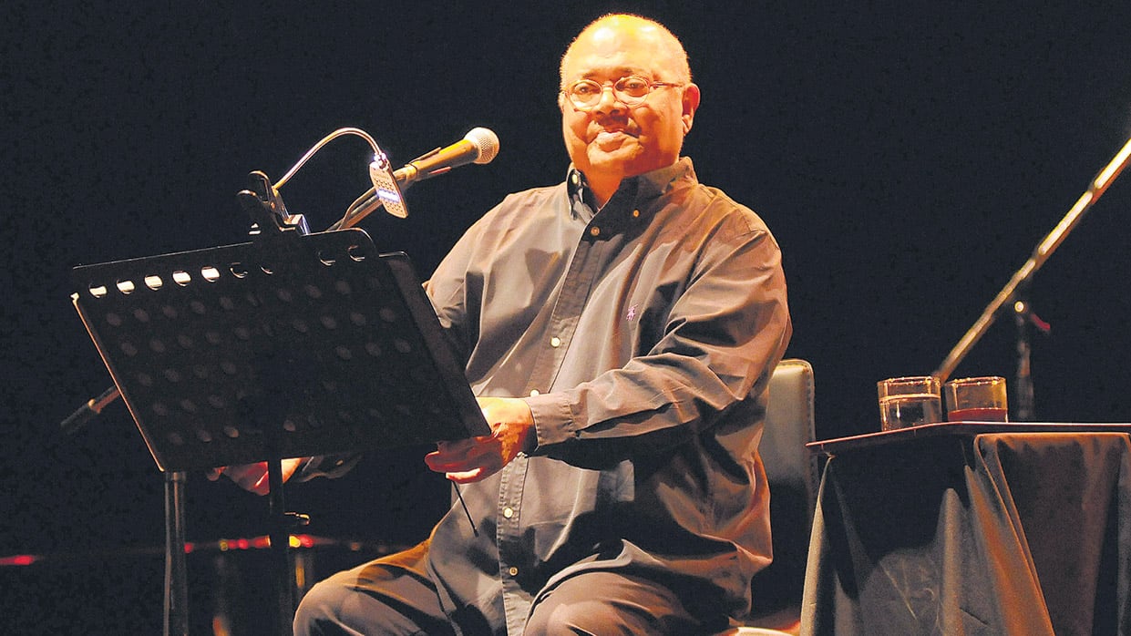 Sobre el final de la noche, Milanés se sumó al reclamo popular y el público alzó las fotos de Maldonado.