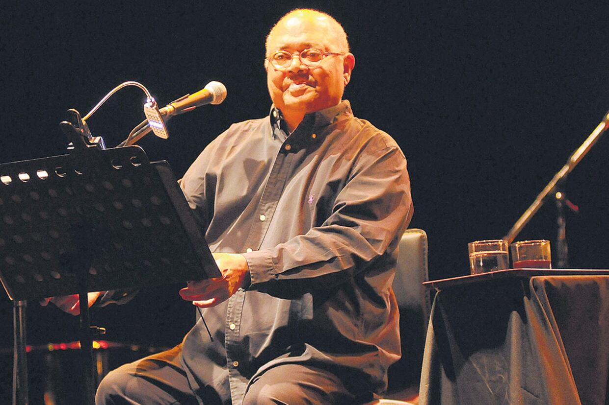 Sobre el final de la noche, Milanés se sumó al reclamo popular y el público alzó las fotos de Maldonado.