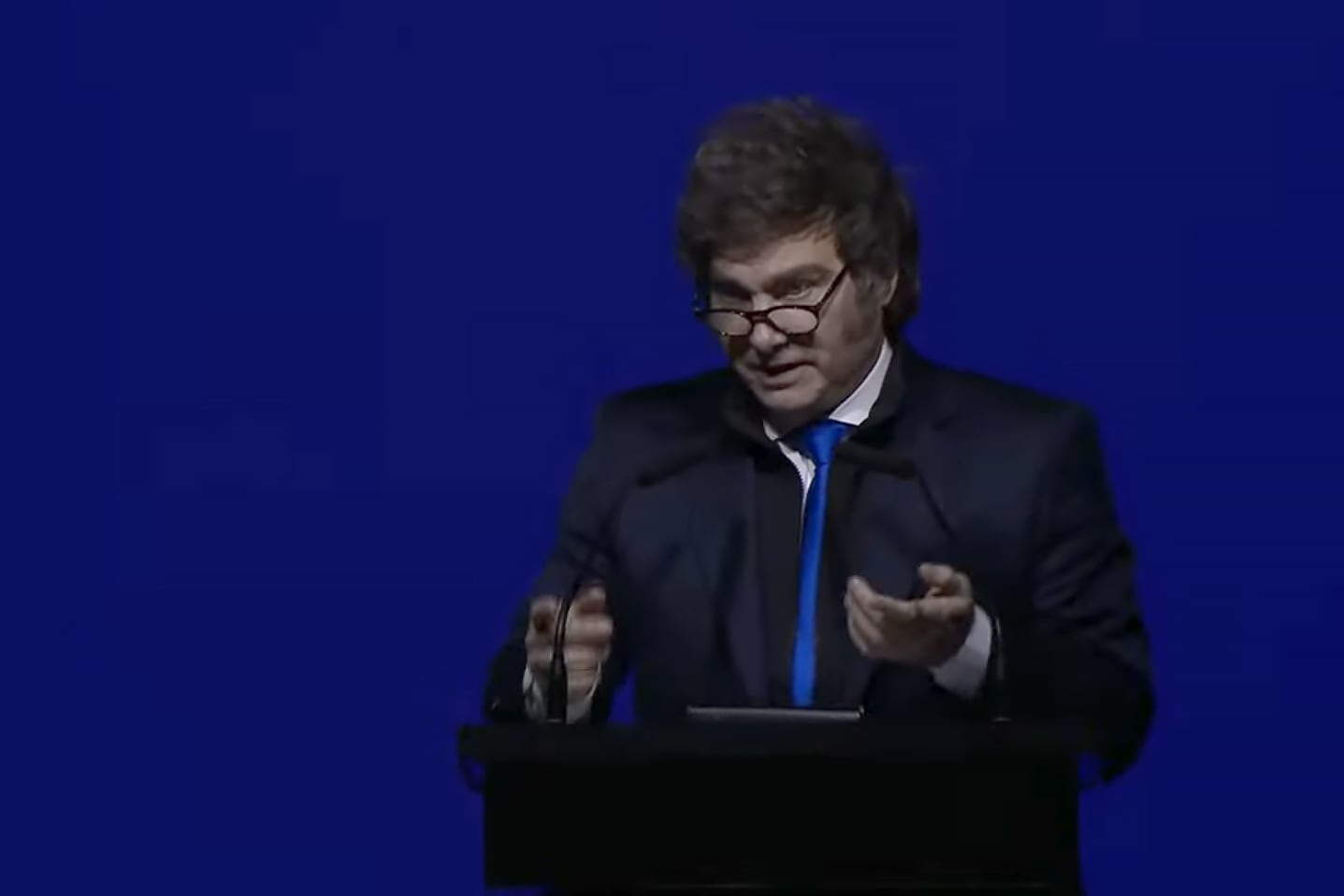Milei contra "los parásitos mentales", el nuevo slogan libertario. 