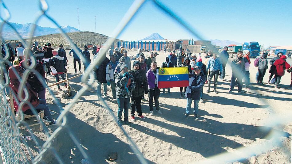 Los venezolanos estaban en tránsito cuando Chile endureció las condiciones. No tienen pasaporte.