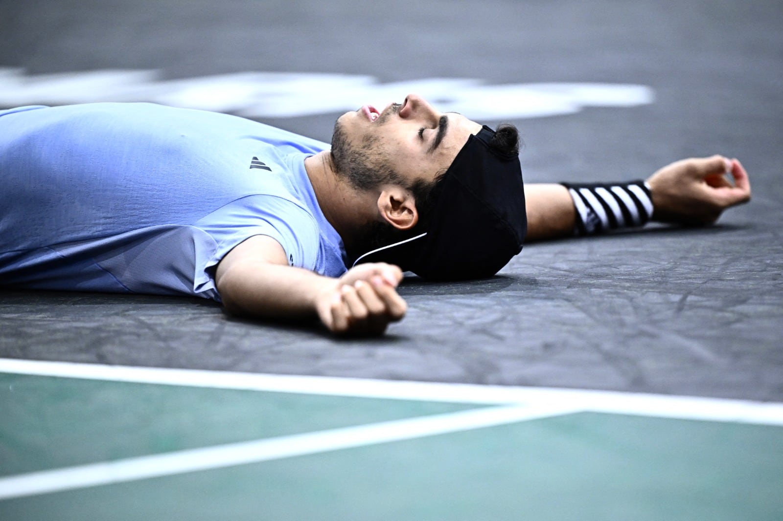 Fran Cerúndolo festeja su triunfo ante el top ten Casper Ruud.