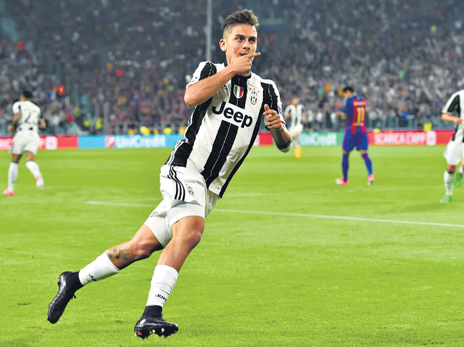 Dybala marcó con dos zurdazos inalcanzables para el arquero de Barcelona.