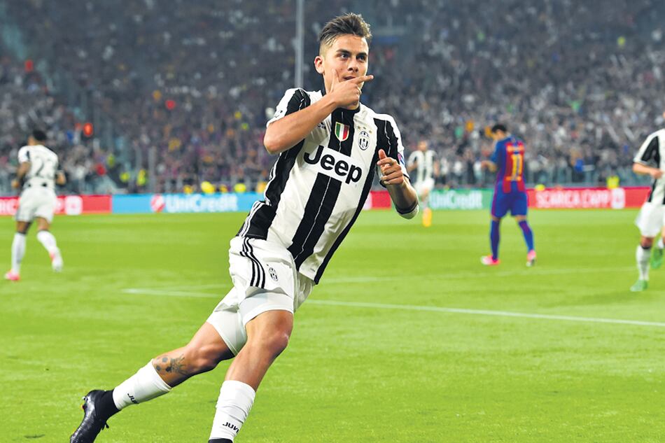 Dybala marcó con dos zurdazos inalcanzables para el arquero de Barcelona.