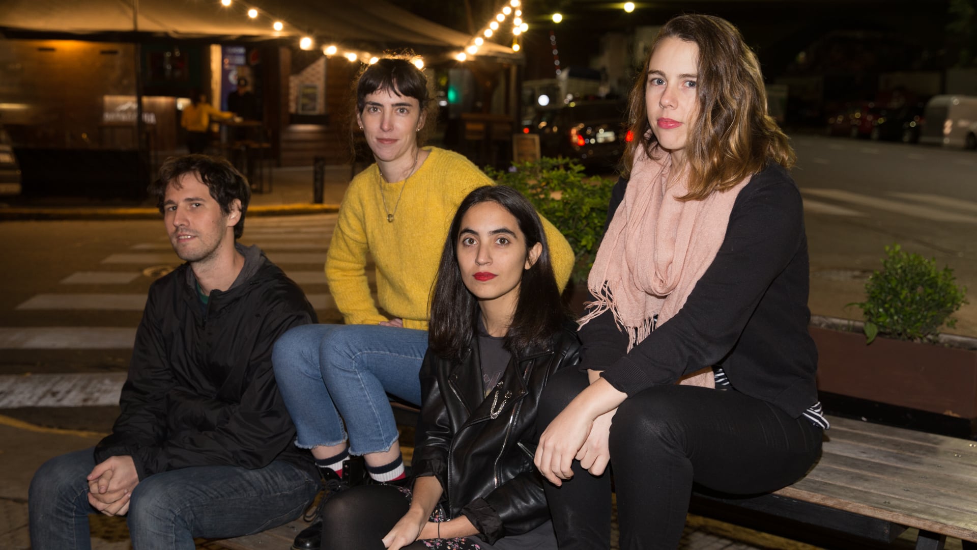 “Si la canción es buena, no importa si grabás en un estudio millonario o uno casero”, dicen. Esta vez probaron ambos.