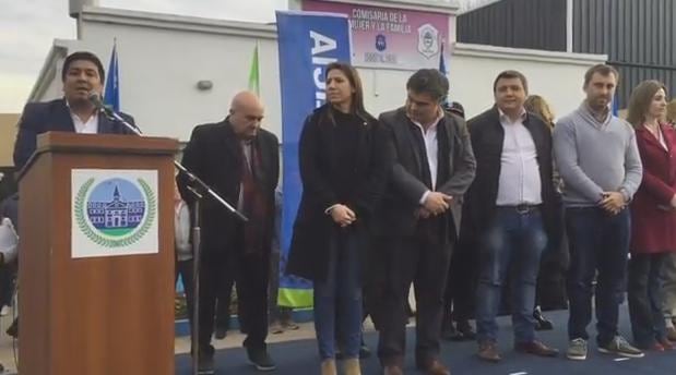 El subsecretario de Seguridad de Vidal, hablando entre silbidos y abucheos.