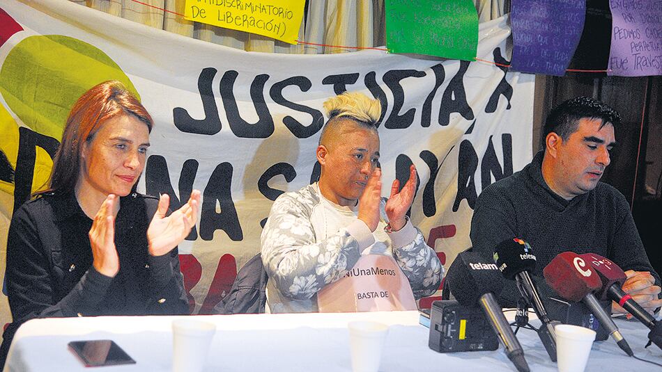 Luciana Sánchez, abogada de la familia; Sasha, hermano de Diana, y Darío Arias, de la Comisión.