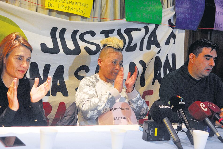 Luciana Sánchez, abogada de la familia; Sasha, hermano de Diana, y Darío Arias, de la Comisión.
