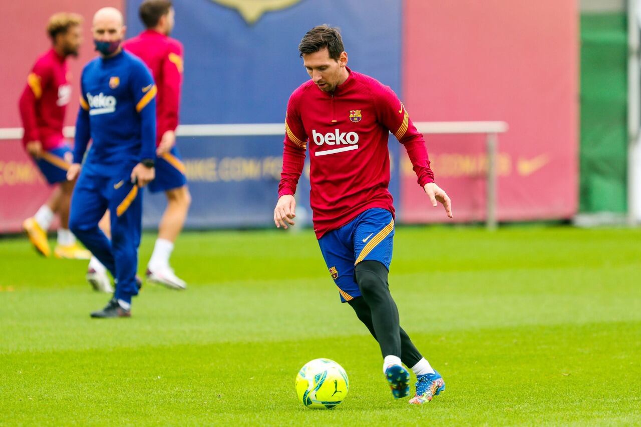 Messi, se enojó con la prensa apenas llegó a Barcelona.