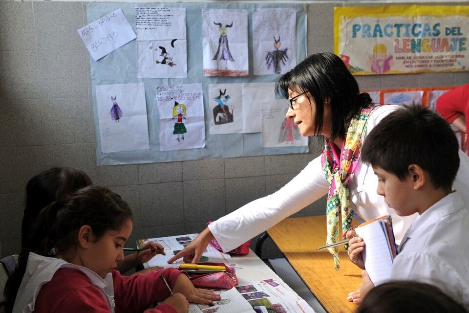 Por qué se celebran el Día Maestro y el Día del Estudiante.