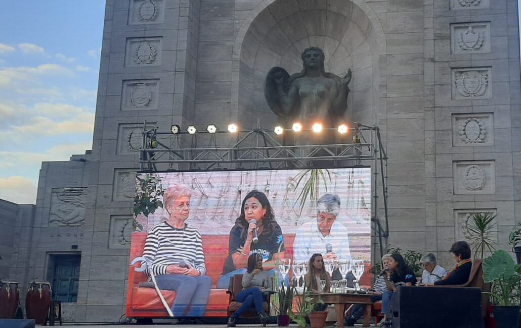 El patio cívico del Monumento alojó voces poco escuchadas. 