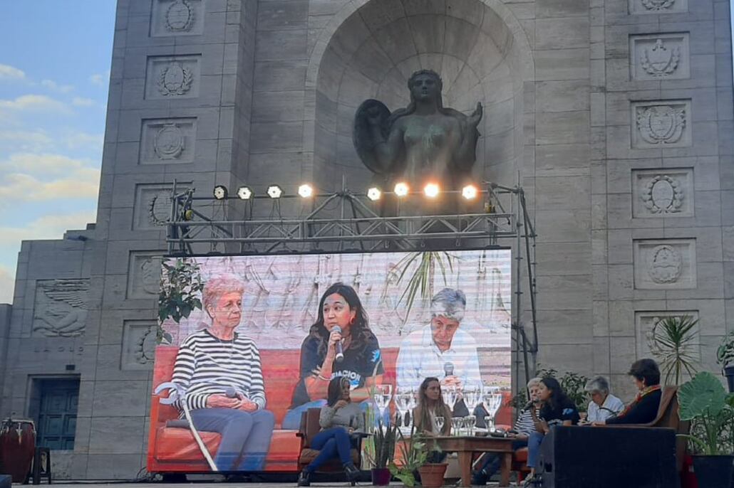 El patio cívico del Monumento alojó voces poco escuchadas.