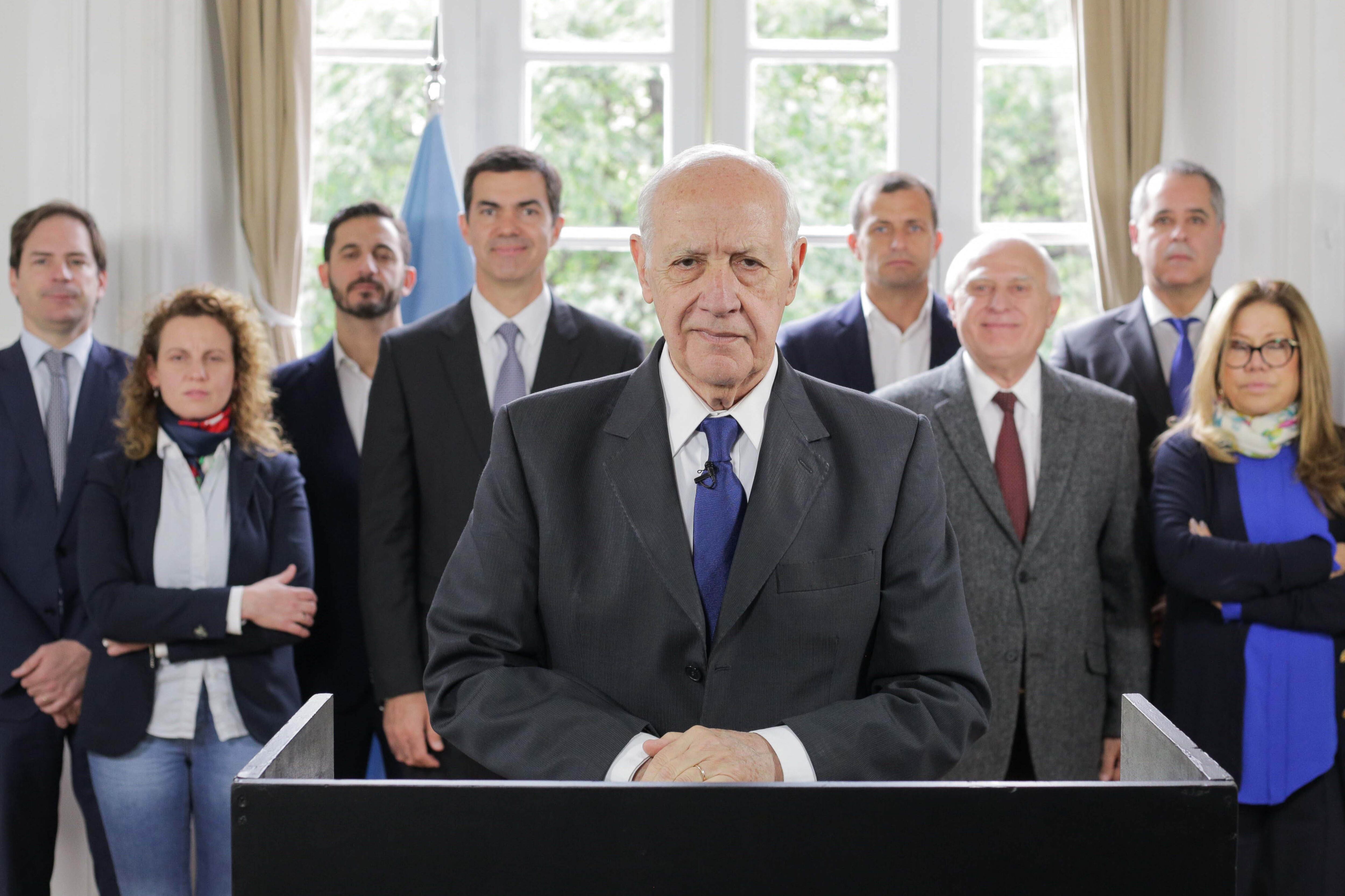 Lavagna, durante el anuncio de esta tarde.