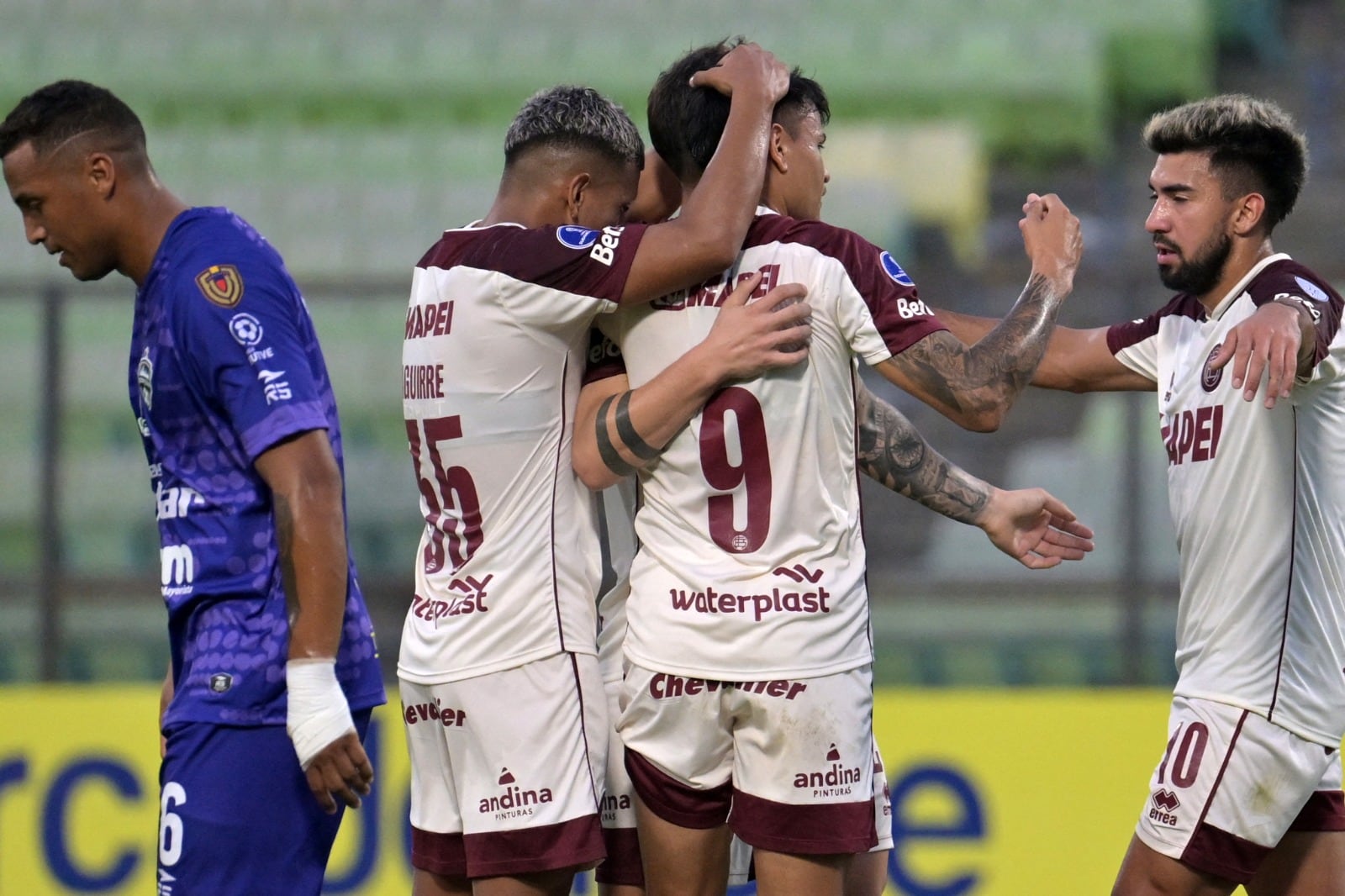 Los jugadores de Lanús festejan