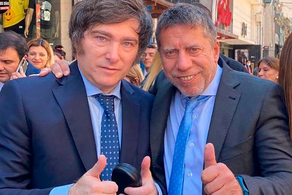Pulgar en alto: Bussi y Milei, misma ideas