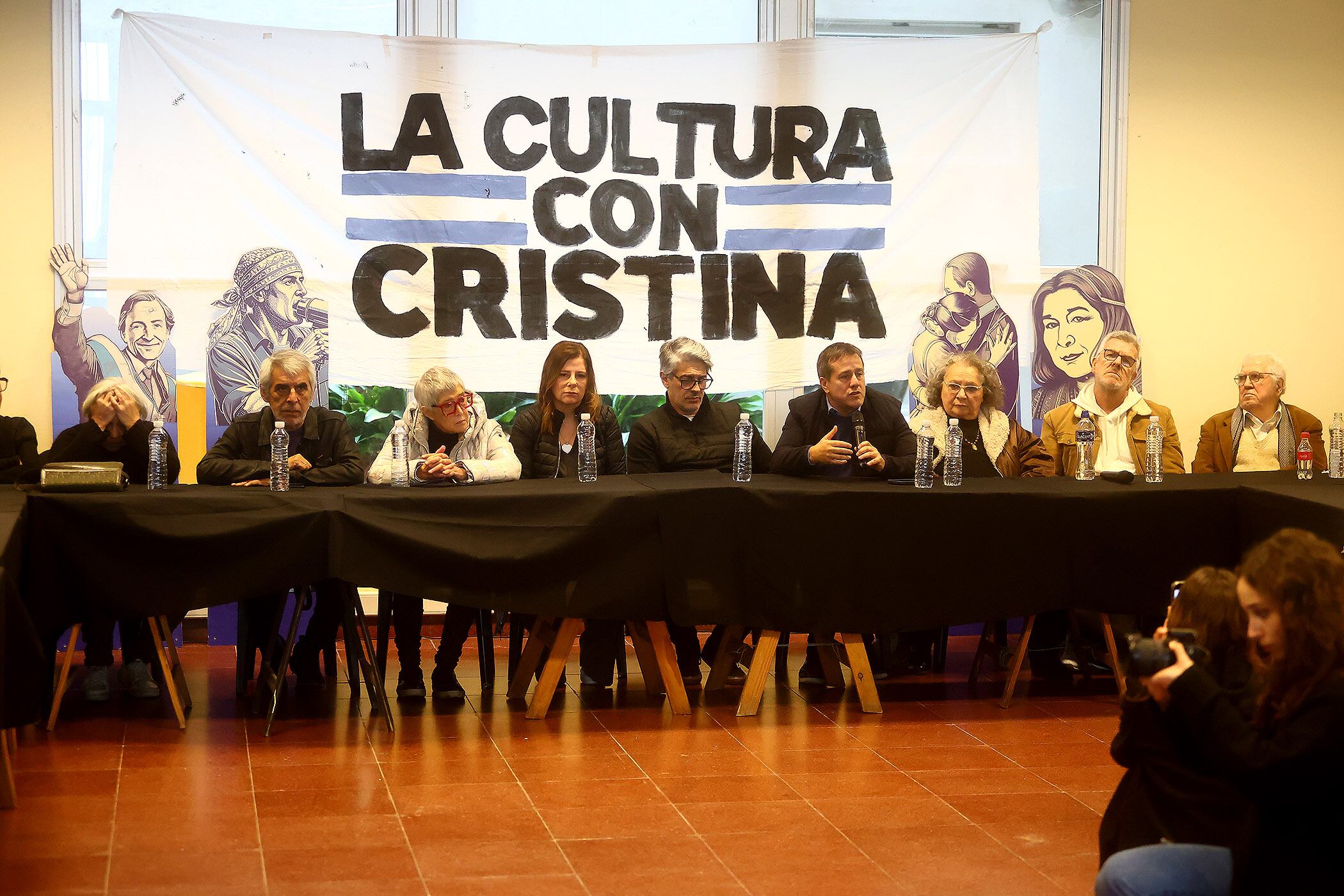 Rita Cortese citó un verso de Vicente Zito Lema: "El arte no detiene la mano de quien humilla la vida, pero sí da conciencia del tamaño de la herida".