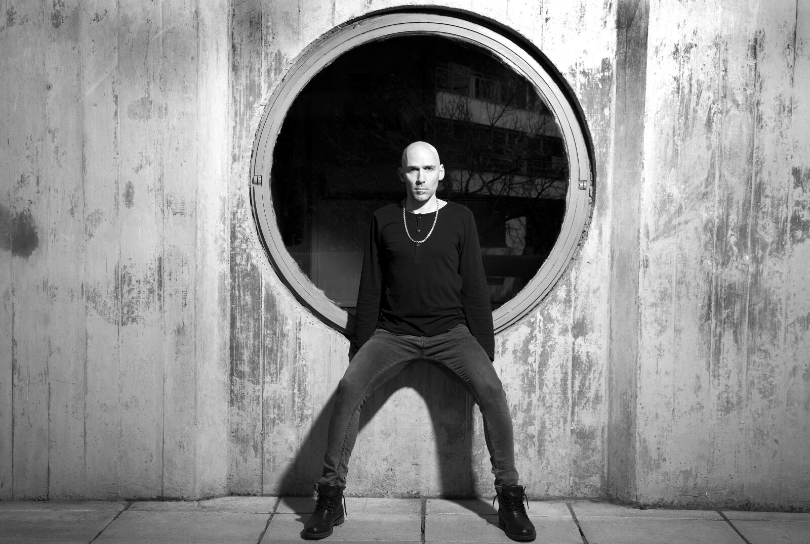 Ezquiaga aborda en su disco temas como el paso del tiempo, los vínculos y la vida urbana.